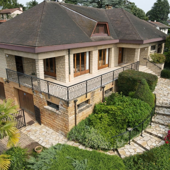  Annonces CHAPONOST : Maison / Villa | CHAMPAGNE-AU-MONT-D'OR (69410) | 285 m2 | 900 000 € 