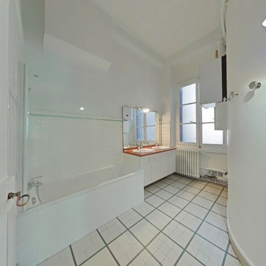  Annonces CHAPONOST : Appartement | LYON (69002) | 120 m2 | 1 800 € 